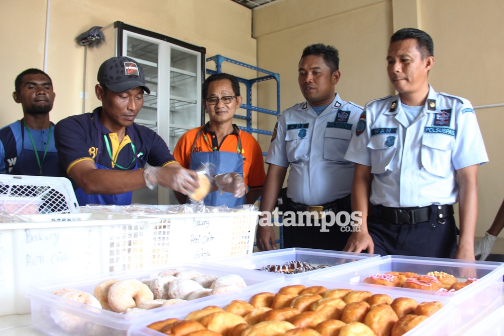 Mari Cicipi Jajan Bikinan Warga Binaan Lapas Batam