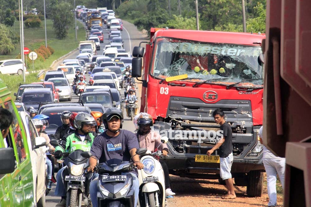 Tabrakan Beruntun Jalan Jendral Sudirman Macet Batampos Co Id