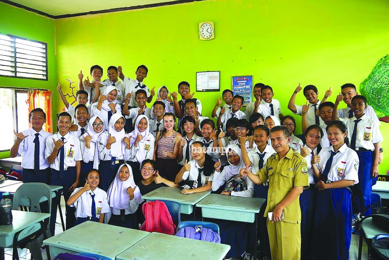 Mahasiswa Inggris Mengajar di SMPN 5 Tanjungpinang