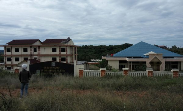 Belum Dioperasikan Gedung Guru Sudah Rusak Parah