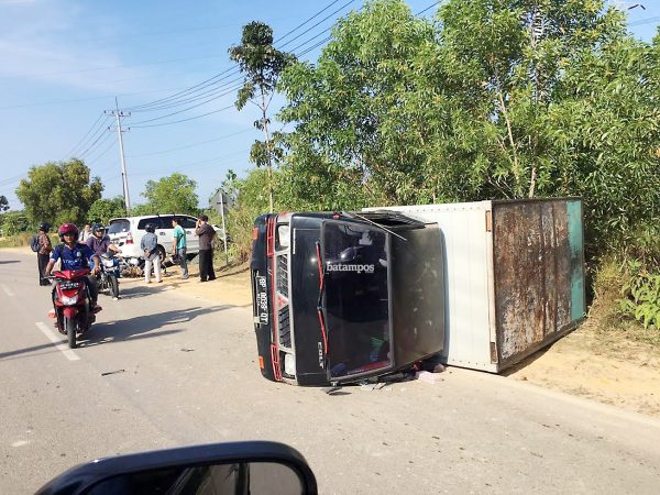 Kassubag Rumah Tangga Pemkab Bintan Tabrak Mobil dan Dua Motor