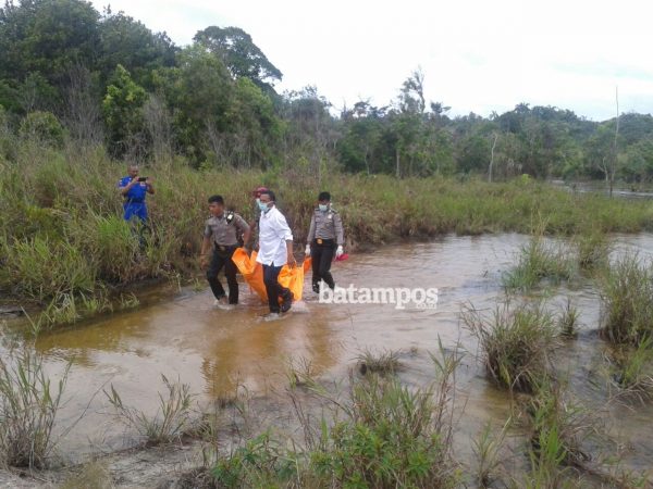 Mayat Tanpa Kepala Ditemukan Membusuk