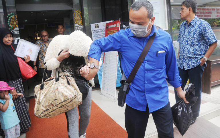 Tarif Cewek Asing Itu Rp 1.750.000 sampai Rp 4.000.000