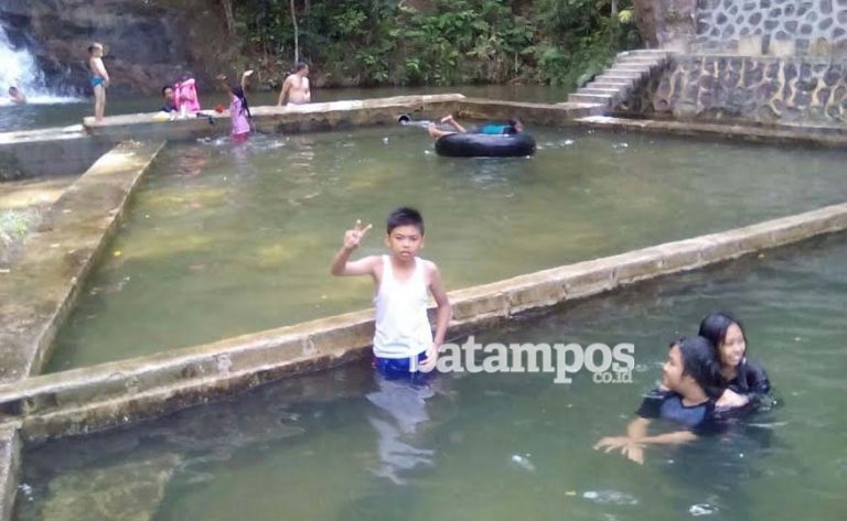 Brerr…. Nikmati Sensasi Segar Air Terjun Batu Ampar