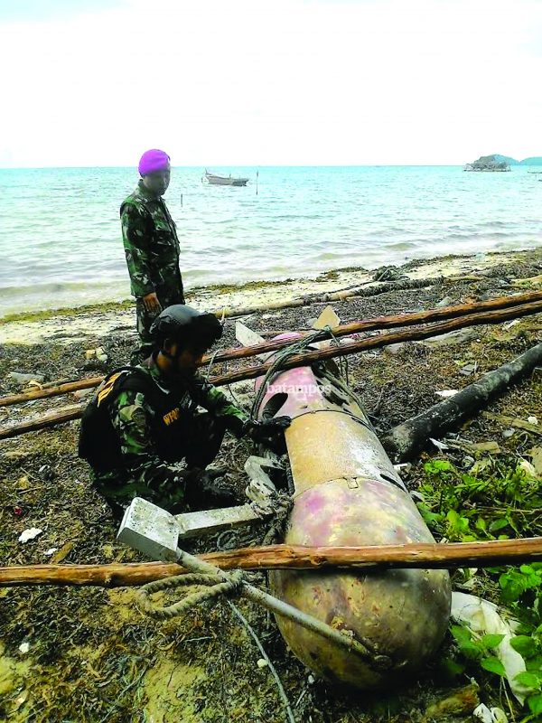 Torpedo Ditemukan Mengapung di Berakit