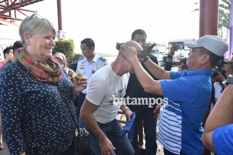 Rams dan Rismalen Asal Belanda menjadi Turis Perdana di Bintan pada 2017