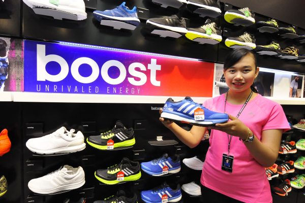 Sepatu Running Diskon Hingga 50 Persen