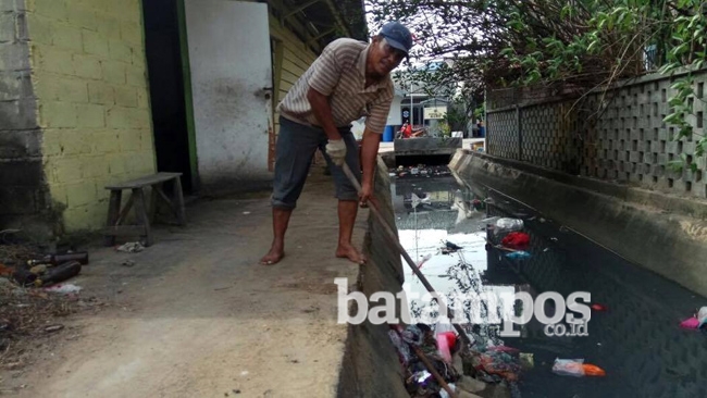 Yuk Luangkan Waktu, Bersihkan Lingkungan
