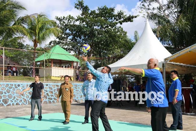 Bupati Buka Turnamen Volley IGO Cup