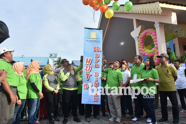Jalan Santai Meriahkan HUT BPR Bintan