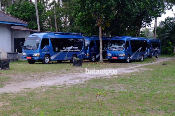 5 Unit Minibus Bantuan Mendagri Menumpuk di Singkep