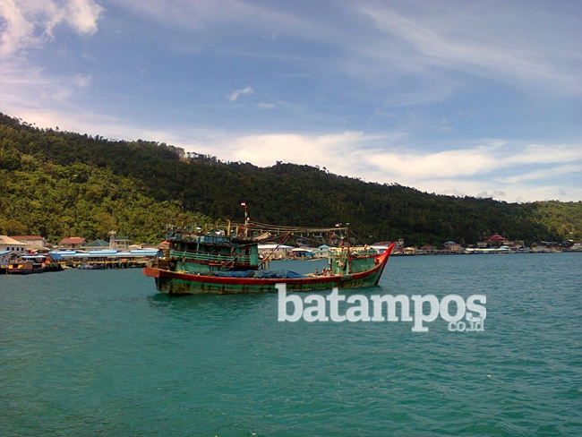 Menggunakan Pukat, KM Deli Asahan Diamankan Nelayan Natuna