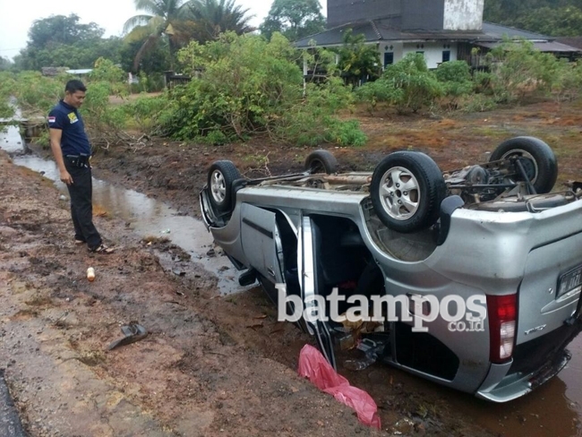 Lakalantas Tunggal, Pengemudi Ngaku Masih Belajar