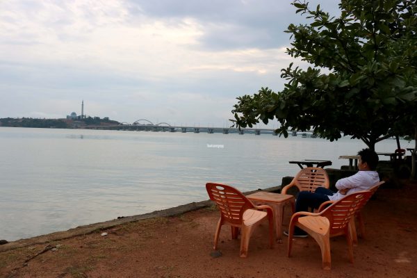 Berkah Jembatan Dompak, Pantai Suntuk Semakin Bergairah