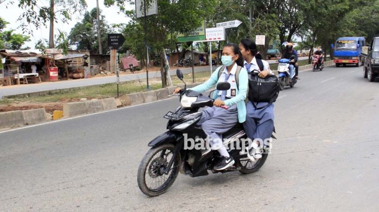 Kepala Dinas Bina Marga Kota Batam Janji Perbaikan Jalan Tuntas pada 2017