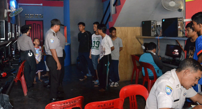 Maraknya Pelajar di Warnet, Dewan Minta Disdik Bertindak