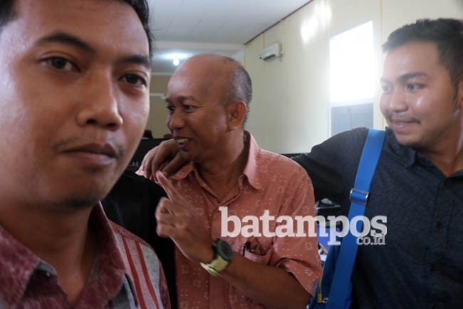 Usai Sidang Kasus Korupsi, Radja Tjelak Tepis Kamera Wartawan