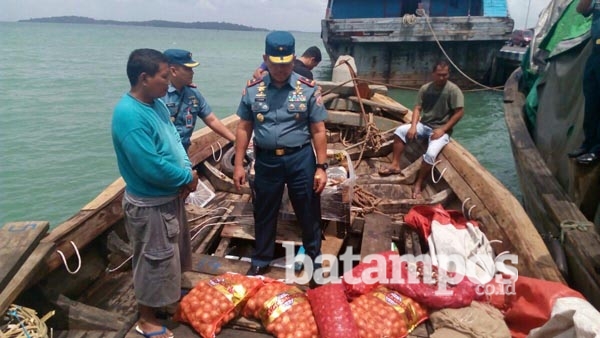 Tim WFQR Amankan Kapal Penyelundup Bawang Merah