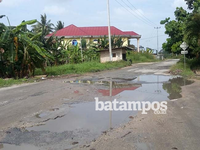 Pemprov Hanya Mampu Merehab Jalan Rusak