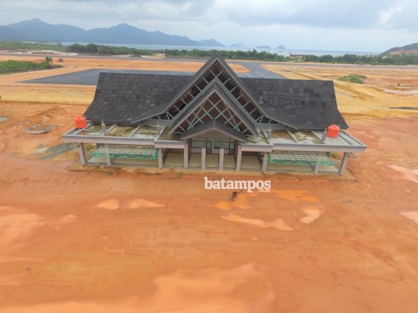 Belum Diresmikan Fasilitas Bandara Sudah Rusak