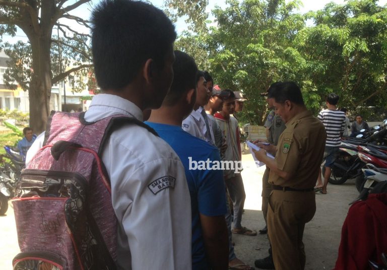 17 Pelajar Kedapatan Main di Warnet Digaruk Kecamatan Batam Kota