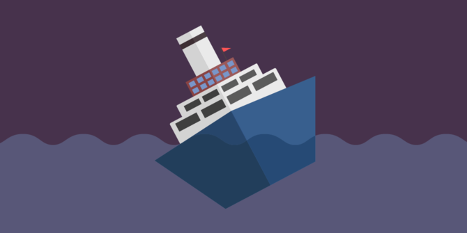 Kapal Angkut Tim Sepakbla Tabrak Karang