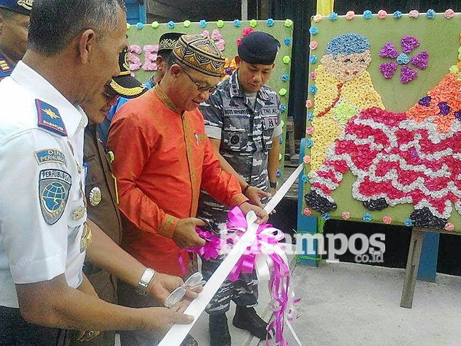 Awe Resmikan Pelabuhan Domestik Rp 4,6 Miliar