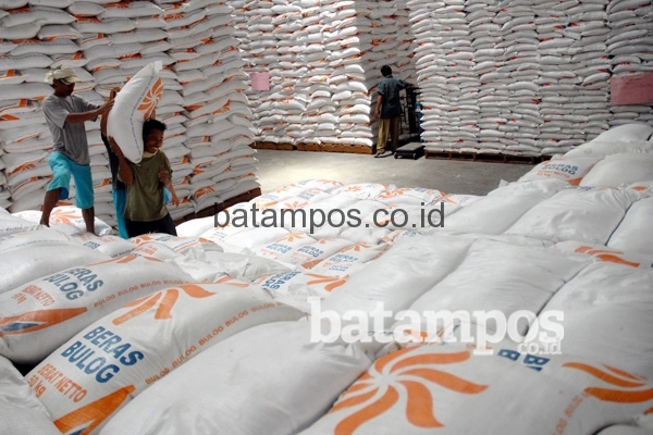 Bulog Jamin Stok Beras dan Gula di Batam Aman