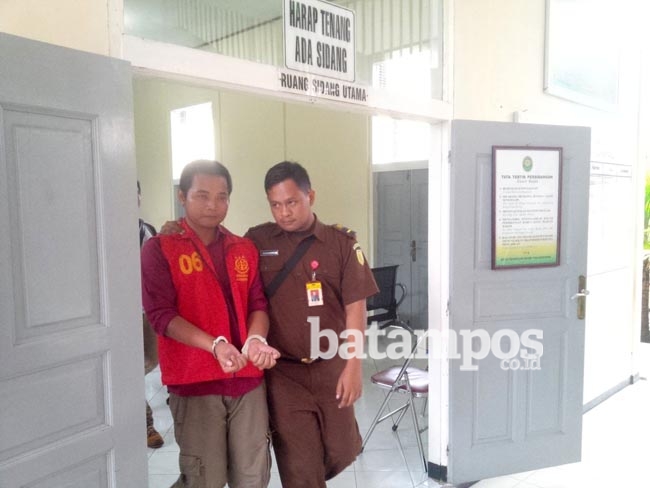 Khoirul Ikhsan Disidang, Kasus Penggelapan Uang Parkir