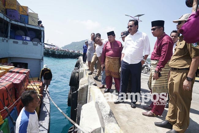 Ditawari Pesawat, Nurdin Pilih Berlayar Sembilan Jam