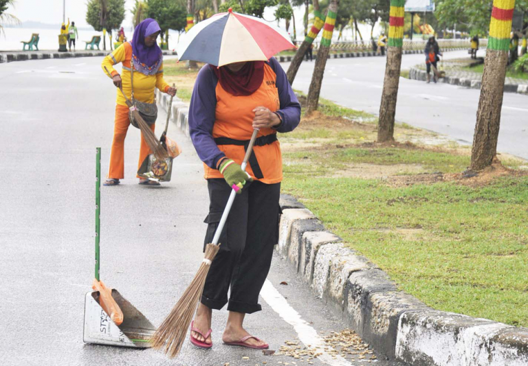 Dalam Waktu Dua Jam, Pasukan Kuning Bersihkan Coastal Area