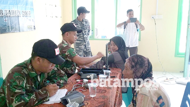 Lantamal IV Gelar Pengobatan Gratis di Pulau Mantang