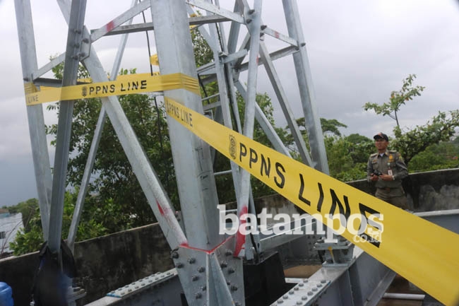 Satpol PP Segel Tower Tak Berizin