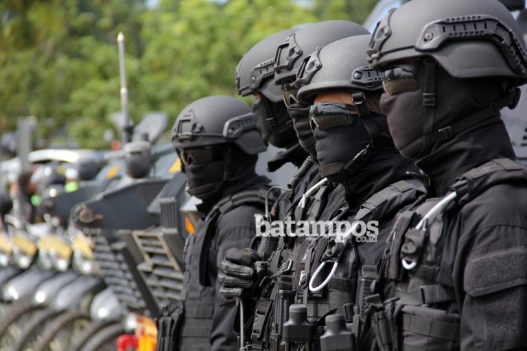 Brimob Amankan 24 Titik Perayaan Waisak di Batam