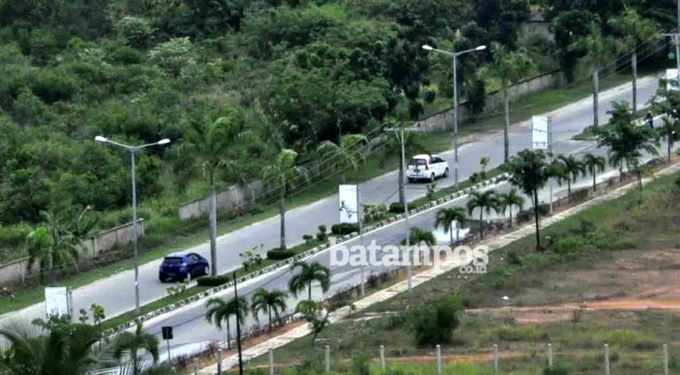 Aspal Jalan Kelarik ke Teluk Buton Dilanjutkan
