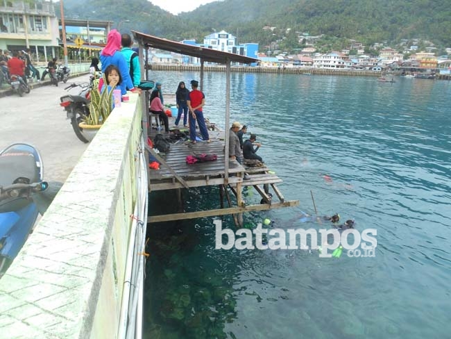 Pemkab Berupaya Bersihkan Sampah di Laut