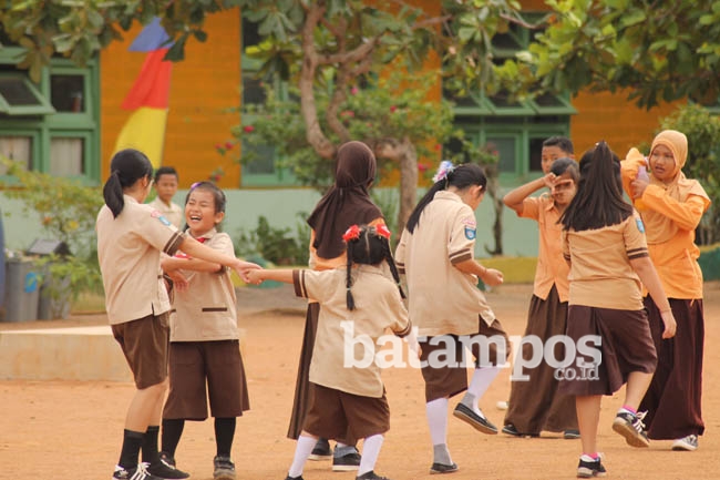 Mulai Tahun Ini Bahasa Inggris jadi Kurikulum Khusus untuk SD Negeri