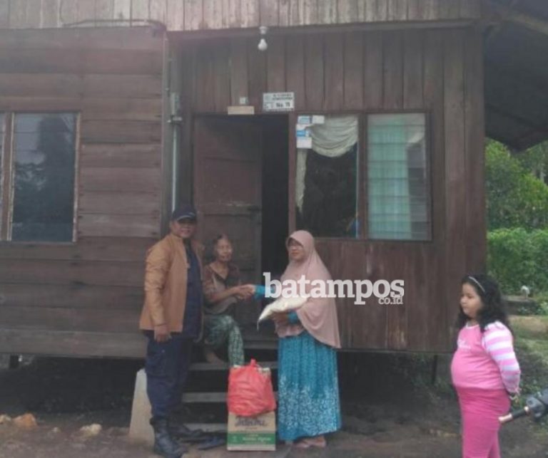 HUT ke-51. Bank Riau Kepri Bagikan Sembako