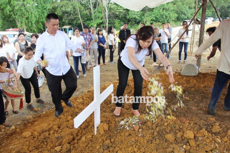 Ibu Mertua Abidin Hasibuan Dimakamkan di Nongsa