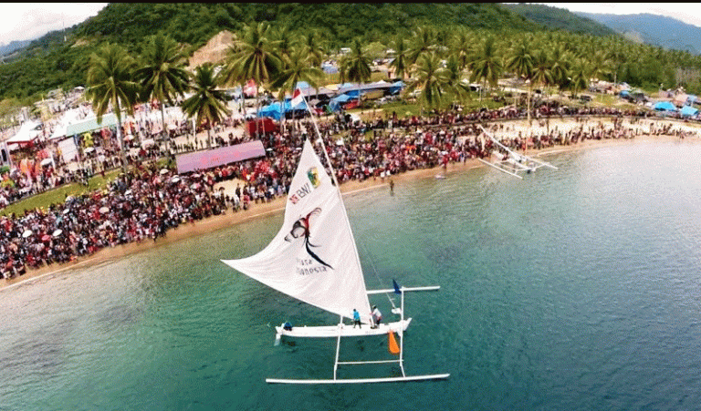 Karnaval Fashion Tutup Festival Pesona Teluk Tomini 2017