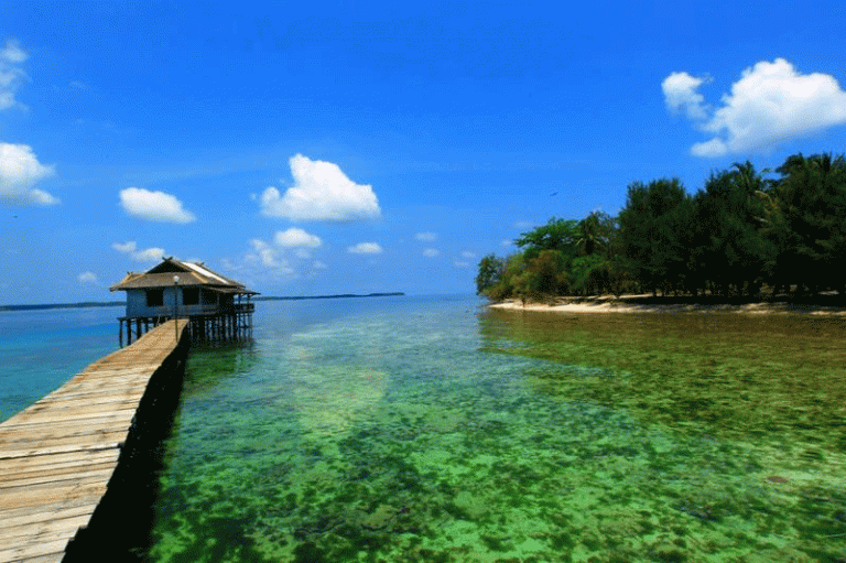 PLN Pasok Listrik di Karimun Jawa