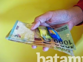 Jangan Mau Pengembalian Uang dengan Permen