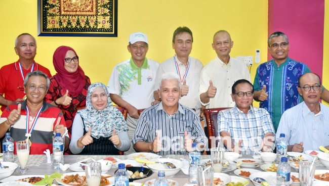 Hatta Rajasa Terkesan dengan Menu RM Mahkota Bundo