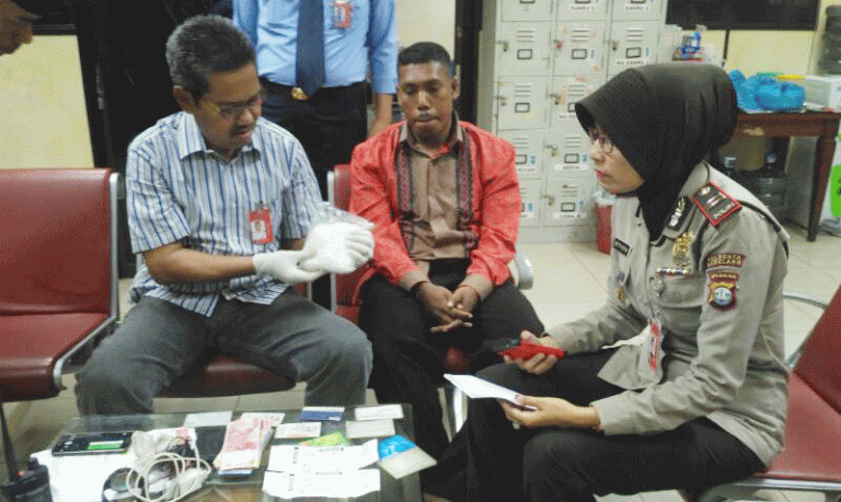 Sembunyikan Sabu di Selangkangan, saat Maro Melintas Alarm Berbunyi