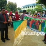 2 foto SANDI-Anggota dewan Karimun melepas acara karnaval ol