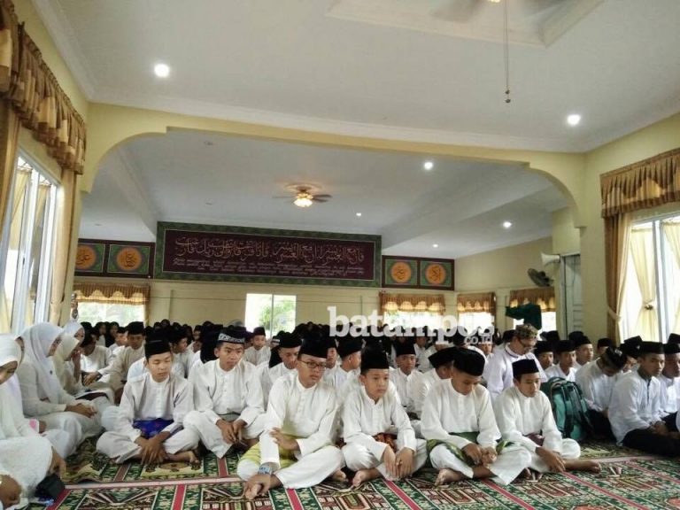 Hari Ini 2.463 Siswa SMP Laksanakan UNBK dan UNKP