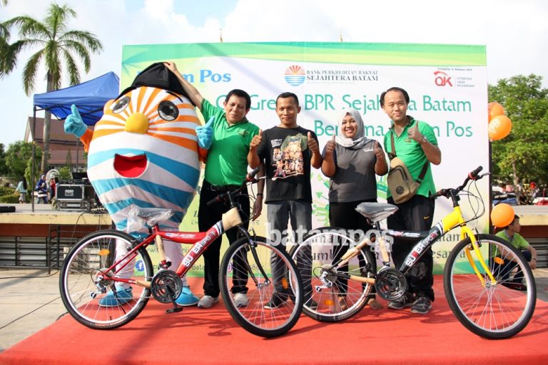 Senam Go Green Batam Pos dan BPR Sejahtera Batam