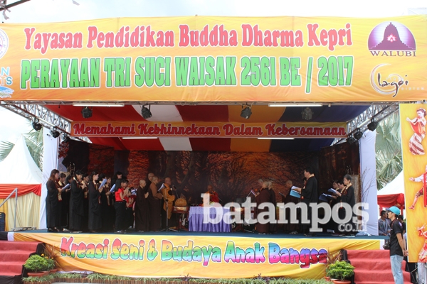 Delapan Negara Rayakan Tri Suci Waisak di Lagoi Bay