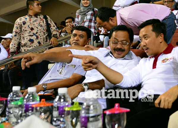 Menpora Janji Bangun Stadion