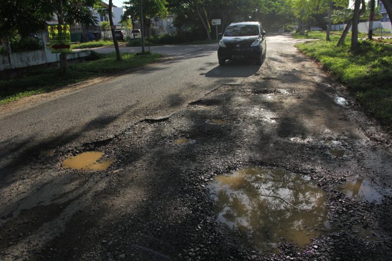 Pak Wali, Jalan Batam Berlubang dan Bergelombang